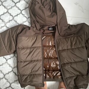 Wome Alo puffer jacket. Size M. Expresso color excellent condition